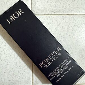 DIOR Make-Up / Forever Skin Glow Foundation Authentic